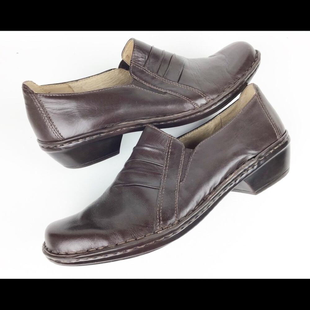 LIKE NEW! CLARKS SLIP ON WALKING COMFORT WIDE